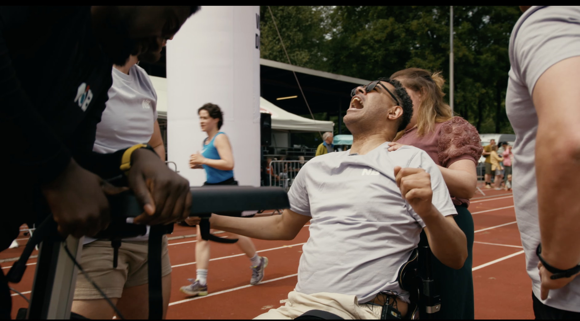 Filmstill NiB - Wings for Life Run